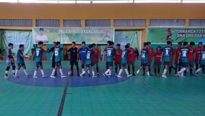 Mayjen TNI (Purn) Andi Sumangerukka Sponsori Kejuaraan Futsal di Kendari