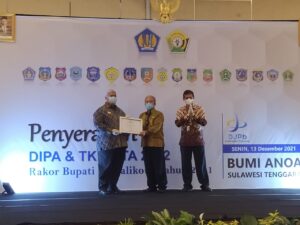 Pemkab Kolaka Timur Raih Predikat Daerah Penyalur Dana Desa Terbaik Tahun 2021