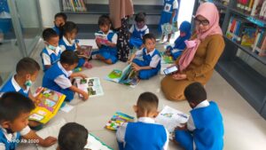 TK Handayani Tababu Kolaka Timur Tanamkan Budaya Membaca Sejak Usia Dini