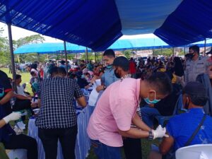 Ribuan Warga Konawe Antusias Ikuti Vaksinasi Massal, Berhadiah Doorprize