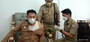 Wakil Bupati Bersama Sekda Butur Jalani Vaksin Dosis Ketiga