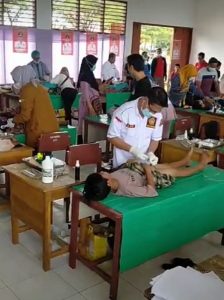 Bakti Sosial Sunatan Massal LA Center di Konawe Melebihi Target