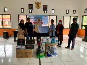 Titin Saranani Salurkan Bantuan Dekranasda Kepada Lima Kelompok UMKM