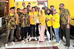 Rangkaian HUT ke 58 Tahun Golkar, DPD II Golkar Kendari Bagikan 2 Ton Beras Kepada Masyarakat