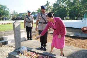 Sambut HUT Brimob ke-77, Brimob Sultra Ziarah ke TMP Teladani Jasa Para Pahlawan