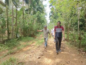 Yusran Akbar Tinjau Lokasi Rencana Perbaikan Jalan Usaha Tani di Totombe Jaya Sampara Konawe