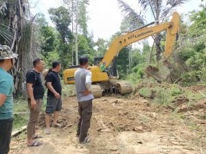 Yusran Akbar: Kadin Konawe Gandeng UBP Group Luncurkan Program Peduli Perbaikan Jalan Desa