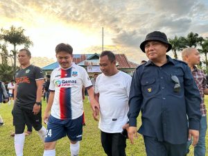 Kemesraan KSK-Azis Pada Laga Persahabatan Konawe vs Koltim