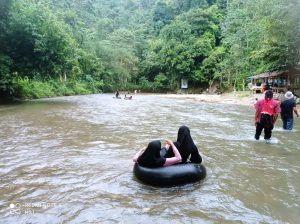 Segarnya Wisata Air Batu Lapis di Desa Garuda Padangguni Juga dengan Duriannya