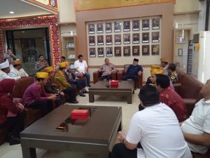Menyoal Skripsi Berbau SARA Bupati Konawe Bersama Tokoh Adat Tolaki Temui Kapolda Sultra