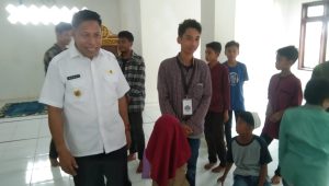 Wakil Bupati Butur Silaturahmi dengan Mahasiswa KKN UHO di Desa Kadacua