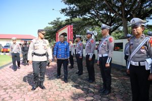 Kapolres Didampingi Sekda Konawe Pimpin Apel Gelar Pasukan Operasi Ketupat Anoa 2023