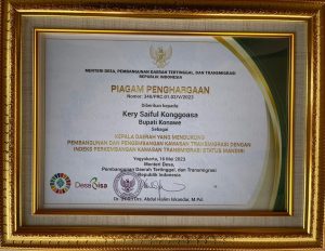Bupati Konawe KSK Terima Lencana Bakti Transmigrasi dari Kementerian Desa PDTT