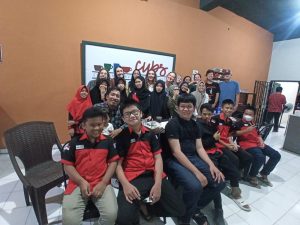 Murid Konawe English Course Terima Kunjungan Mahasiswa Amerika Serikat