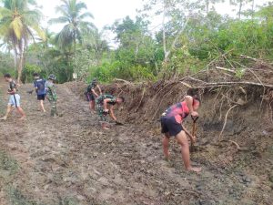 TMMD Kodim 1429 Buton Utara Bangun Jalan Usaha Tani di Desa Marga Karya