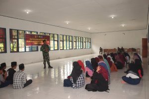 Tim Satgas TMMD ke-117 Kodim 1429 Butur Lakukan Penyuluhan Wawasan Kebangsaan dan Bela Negara pada Siswa Pesantren