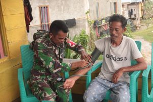 Tingkatkan Kesehatan Warga, Tim TMMD Kodim 1429 Butur Berikan Layanan Kesehatan Gratis