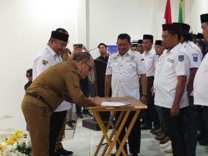 Pj Bupati Harmin Ramba Hadiri Pengukuhan Apdesi Konawe