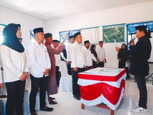 29 PTPS Kecamatan Konawe Dilantik, Ketua Bawaslu Tekankan Jaga Integritas