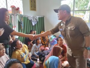 Aksi Tanggap Bencana, Pj Bupati Konawe Harmin Ramba Kunjungi Warga Terdampak