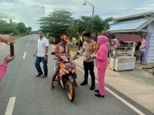 Berkah Ramadhan, Polsek Tongauna dan Bhayangkari Berbagi Takjil
