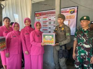 Ketua Bhayangkari Cabang Konawe Berikan Bingkisan Kepada Personil Pos Pam Ketupat Anoa