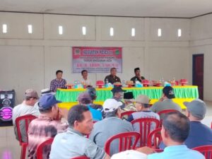 Ketua DPRD Konawe Reses di Desa Wawosolo Berikan Bantuan Bibit Hingga Pengaspalan Jalan