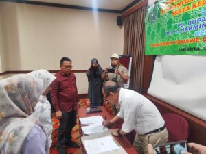 Pj Bupati Konawe Harmin Ramba Teken NPHD Penyaluran Beasiswa Pendidikan Mahasiswa di Jakarta